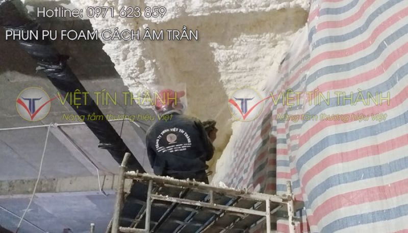 Phun pu foam cách âm phòng máy